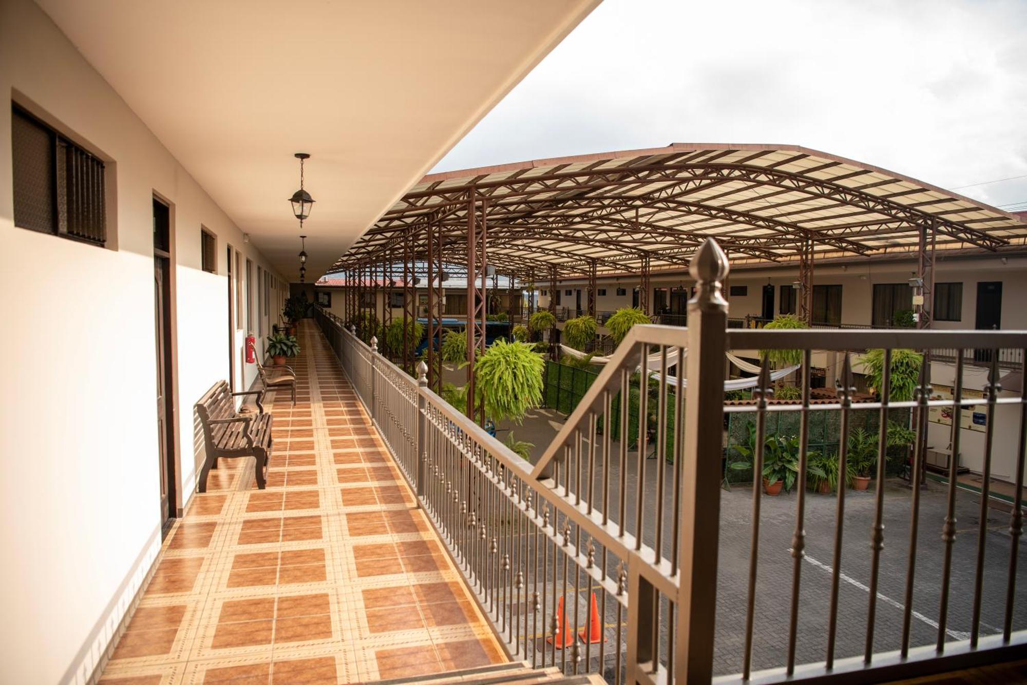 Hotel Y Restaurante El Guarco Cartago Exterior photo